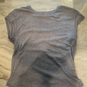 Lululemon Size 4 Grey and White Shirt